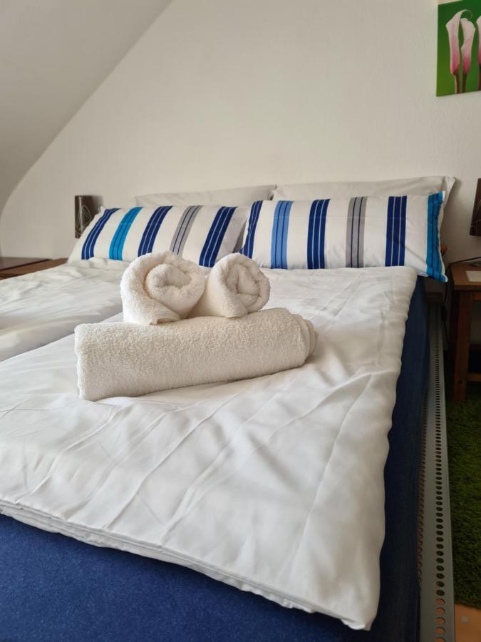 Ferienwohnung Шветцинген Экстерьер фото