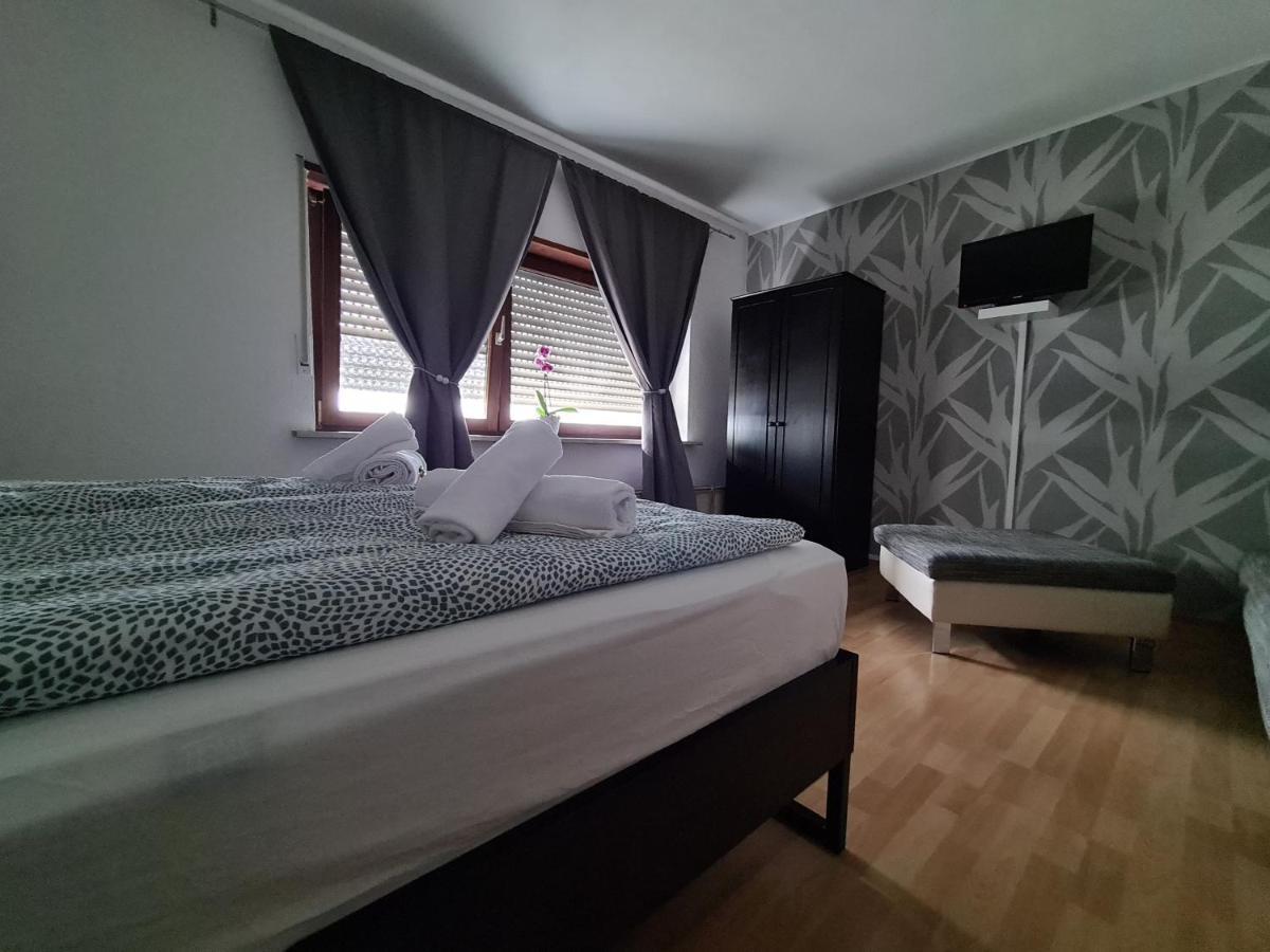 Ferienwohnung Шветцинген Экстерьер фото