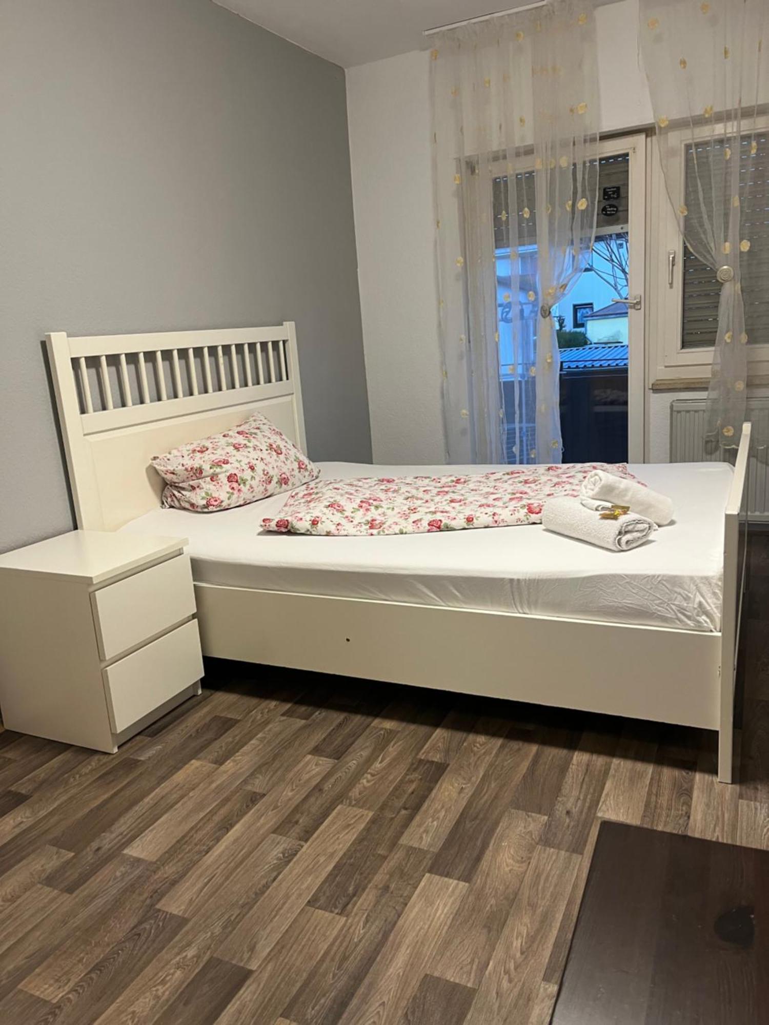 Ferienwohnung Шветцинген Экстерьер фото